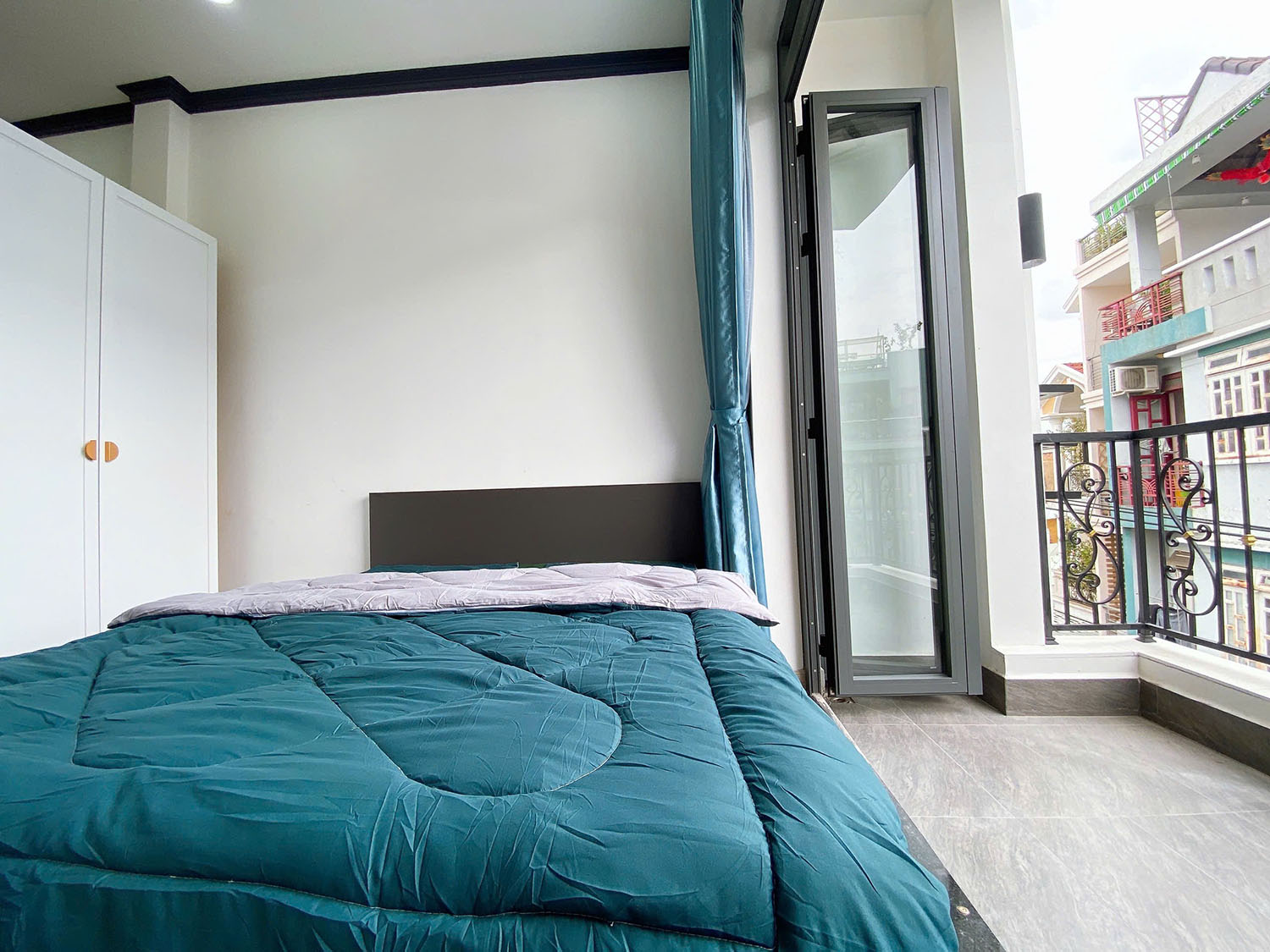 Nhà phố 2 lầu, sân thượng (3,5mx17m) gồm mặt bằng k.doanh và 6 phòng d.vụ Đường Nguyễn Thanh Tuyền
